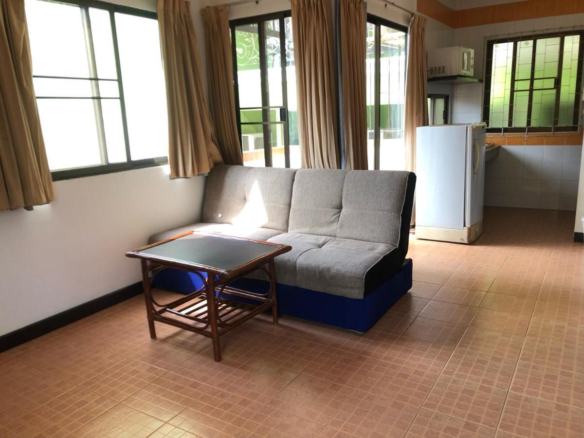 ホテル Sutus Court 7 パッタヤー エクステリア 写真